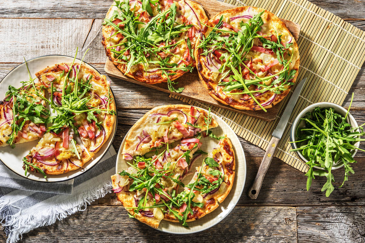 Platbroodpizza bianca met witlof en ham