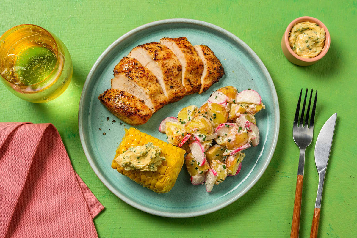 Poulet dans une marinade sèche au BBQ et maïs au beurre à la ciboulette