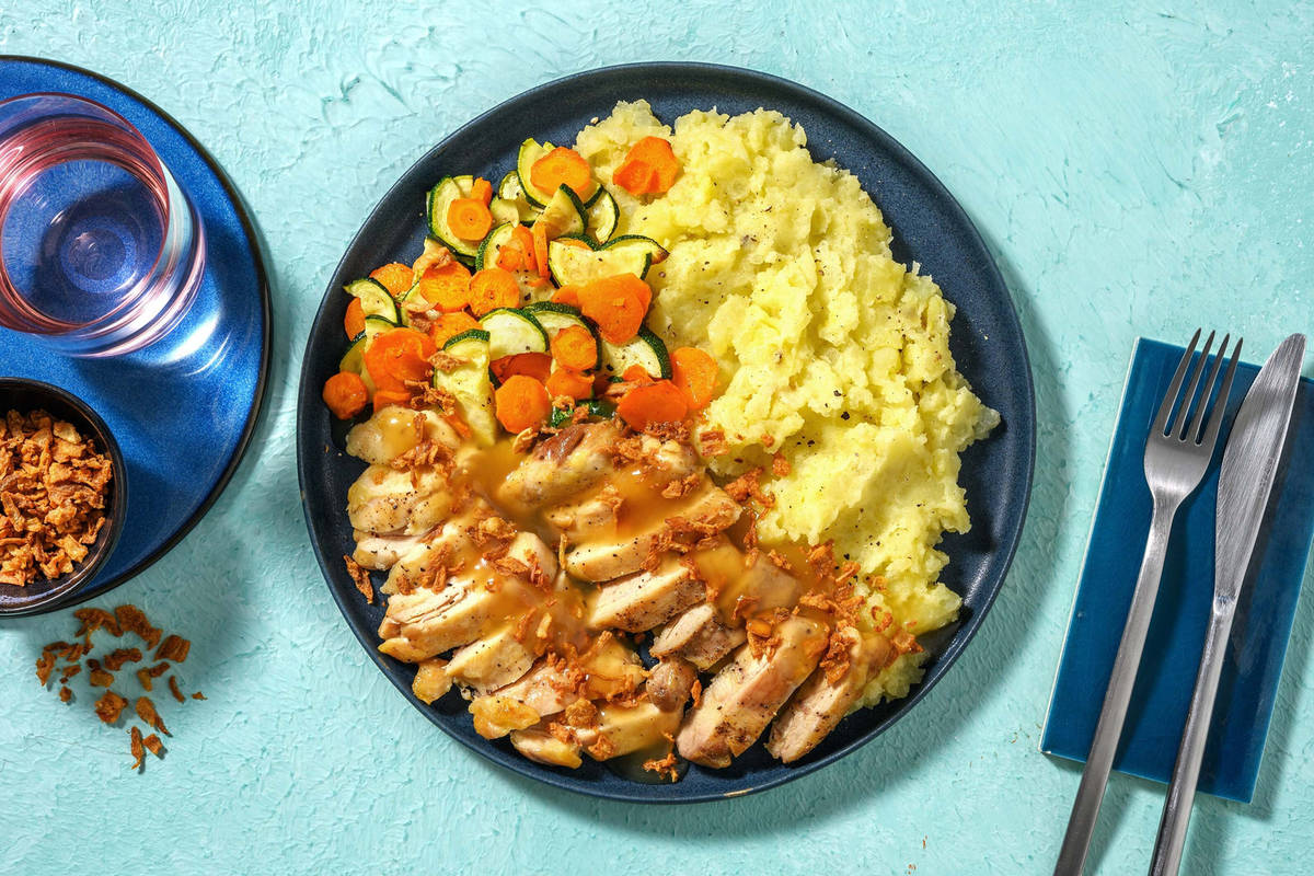 Poulet garni d’échalotes frites