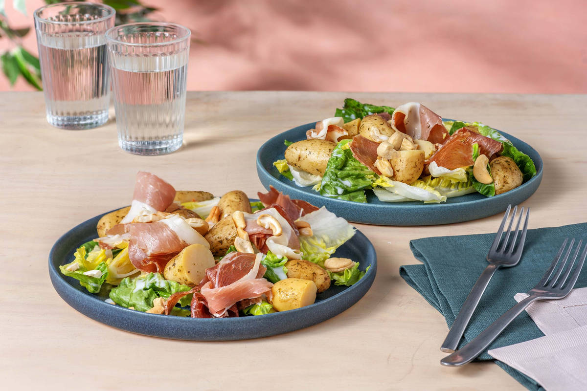 Rauchiger Kartoffelsalat mit Speck & Cashew-Topping