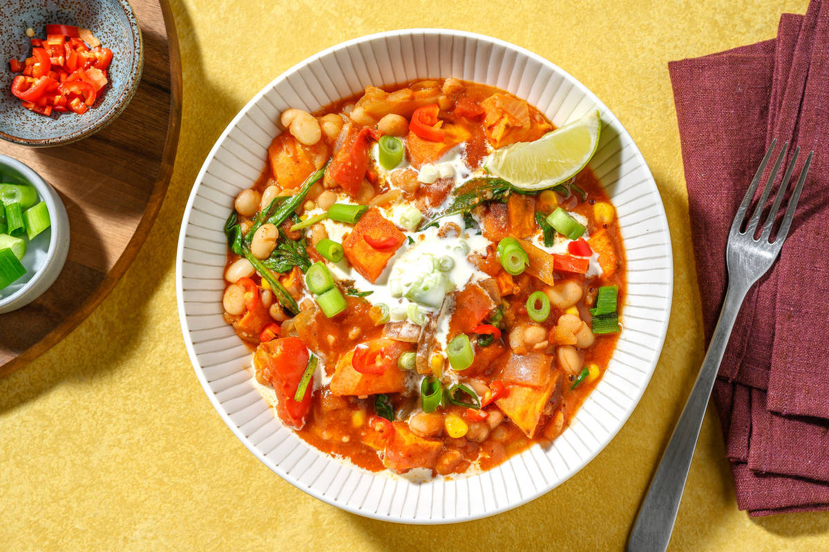Rauchiges Süßkartoffel-Chili mit Babyspinat
