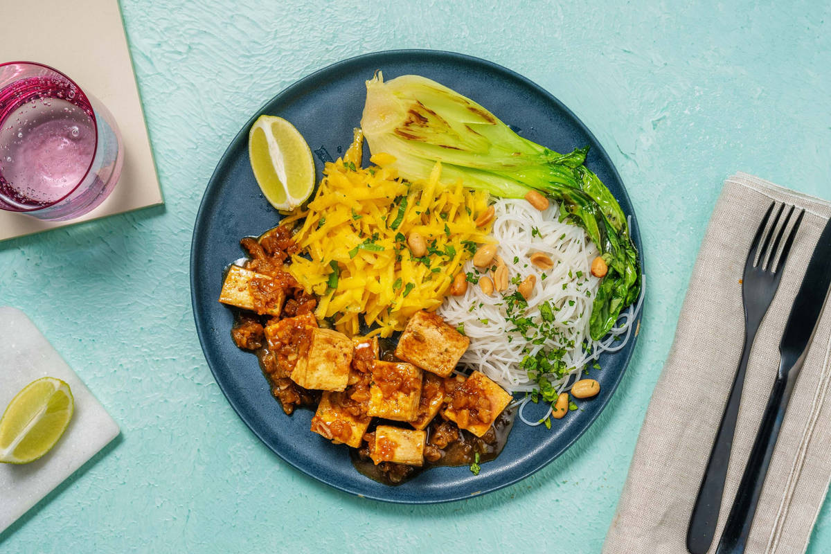 Glasnudel-Bowl mit Tofu in Aprikosensauce