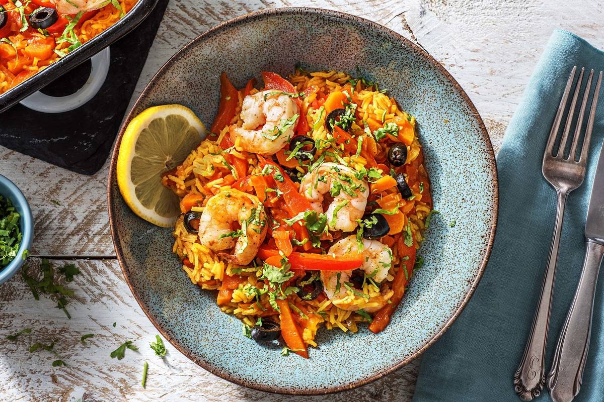 Riz à l'espagnole au four, crevettes et olives