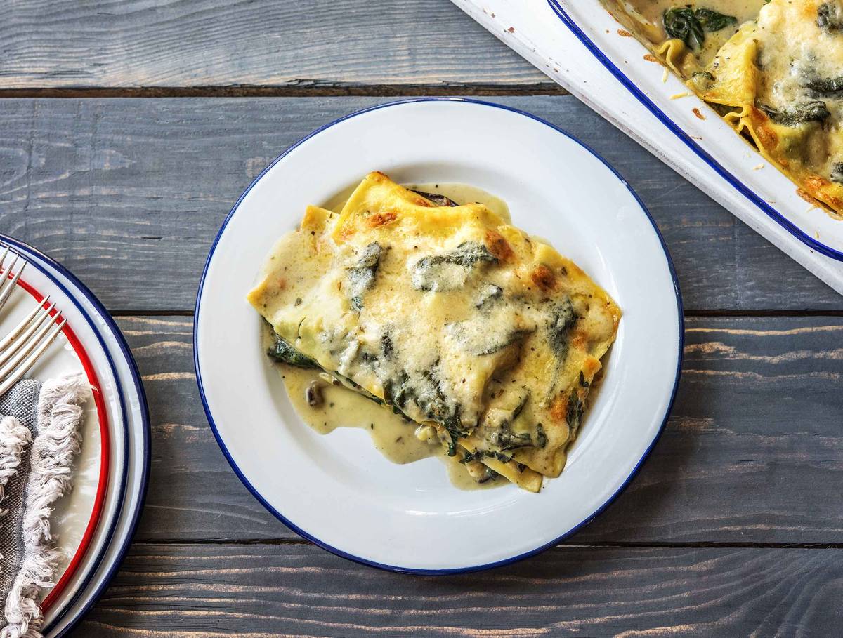 Romige groentelasagne met aubergine, spinazie en een zelfgemaakte roomsaus