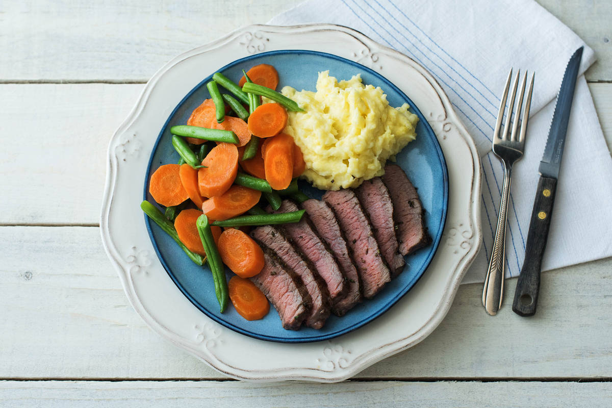 Saftiges Rindersteak mit Parmesan-Kartoffel-Stampf