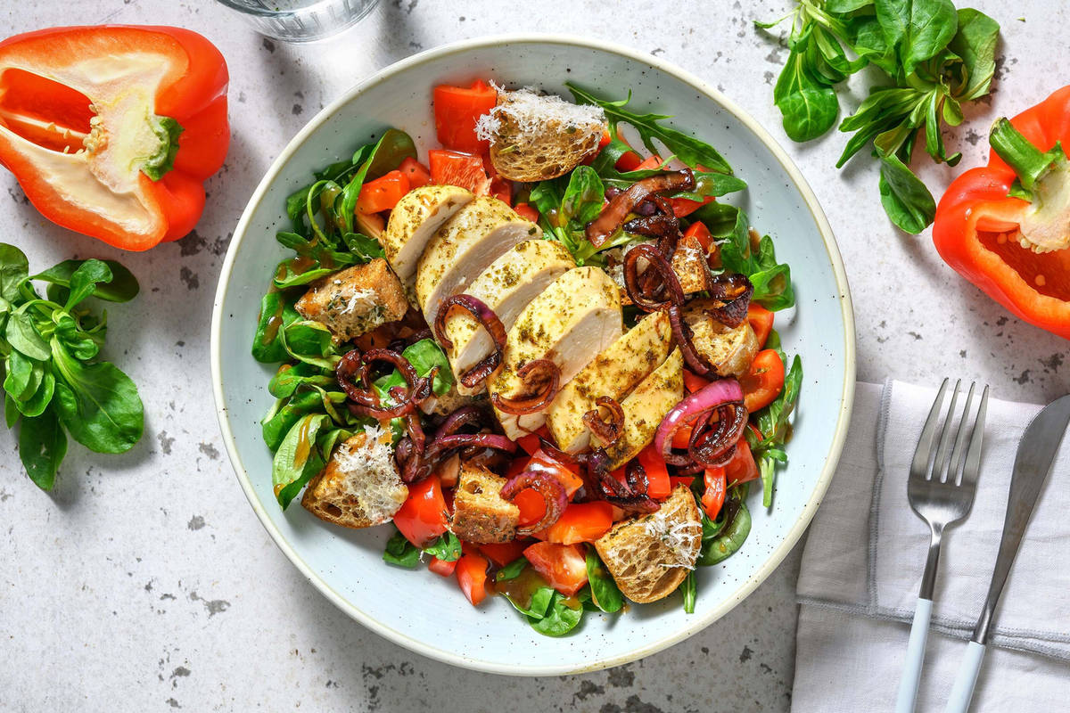 Salade à l'italienne et filet de poulet rôti
