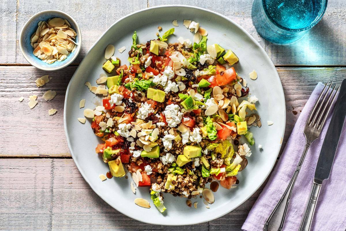 Bulgur-linzensalade met avocado en geitenkaas