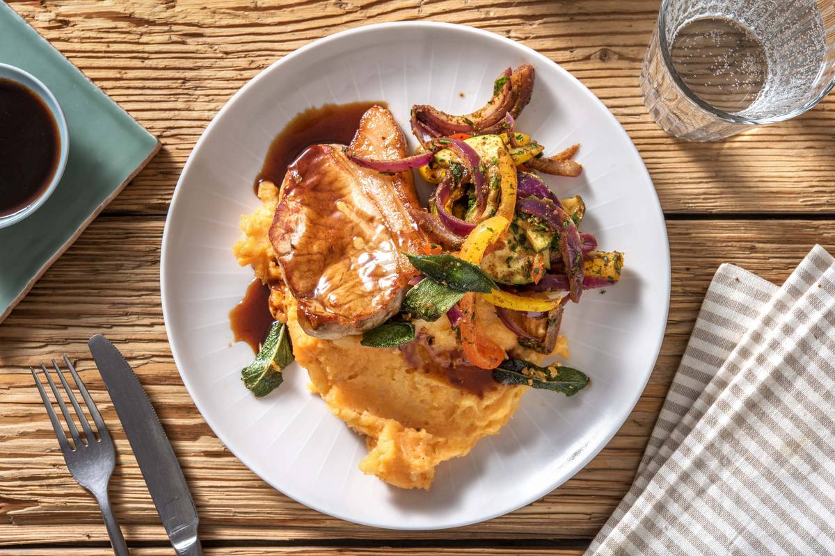 Salbei-Schweinsnierstück mit Tomaten-Kartoffel-Püree