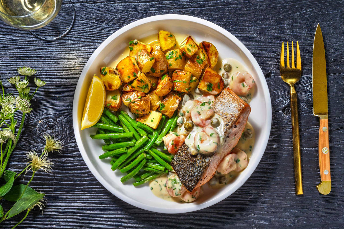 Saumon et crevettes dans une sauce crémeuse citronnée aux câpres