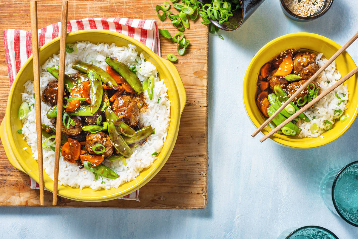 Boulettes au sésame et sauce aux haricots noirs