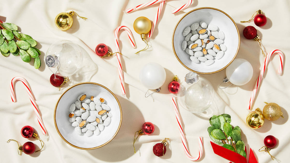 SkinnyDipped Peppermint Almonds