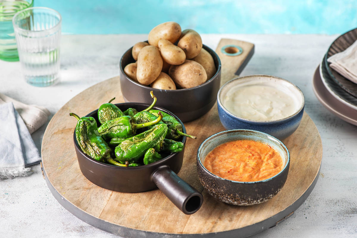 Spanische Platte mit Pimientos de Padron