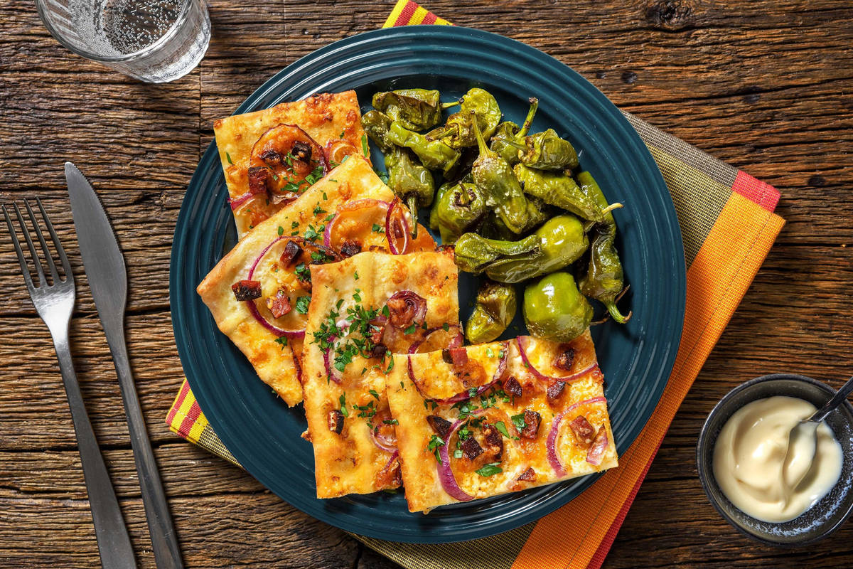 Spanischer Flammkuchen mit Chorizo