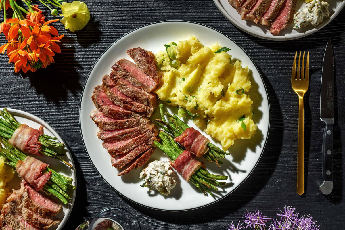 Steaks et haricots verts enrobés de bacon