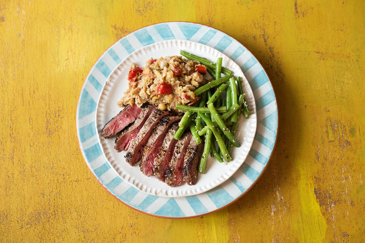 Low Carb: Steak mit Sesam-Sumach-Kruste