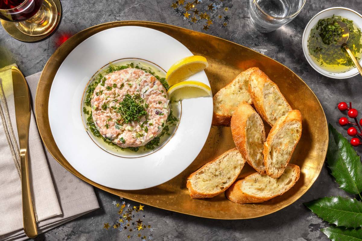 Tartaar van koudgerookte zalm met kruidenolie
