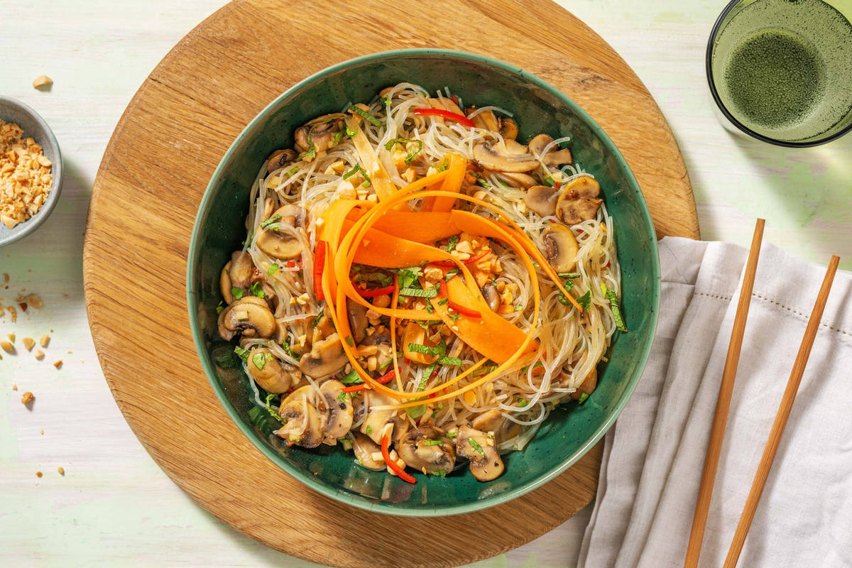 Thai-Glasnudelsalat mit Limetten-Chili-Dressing