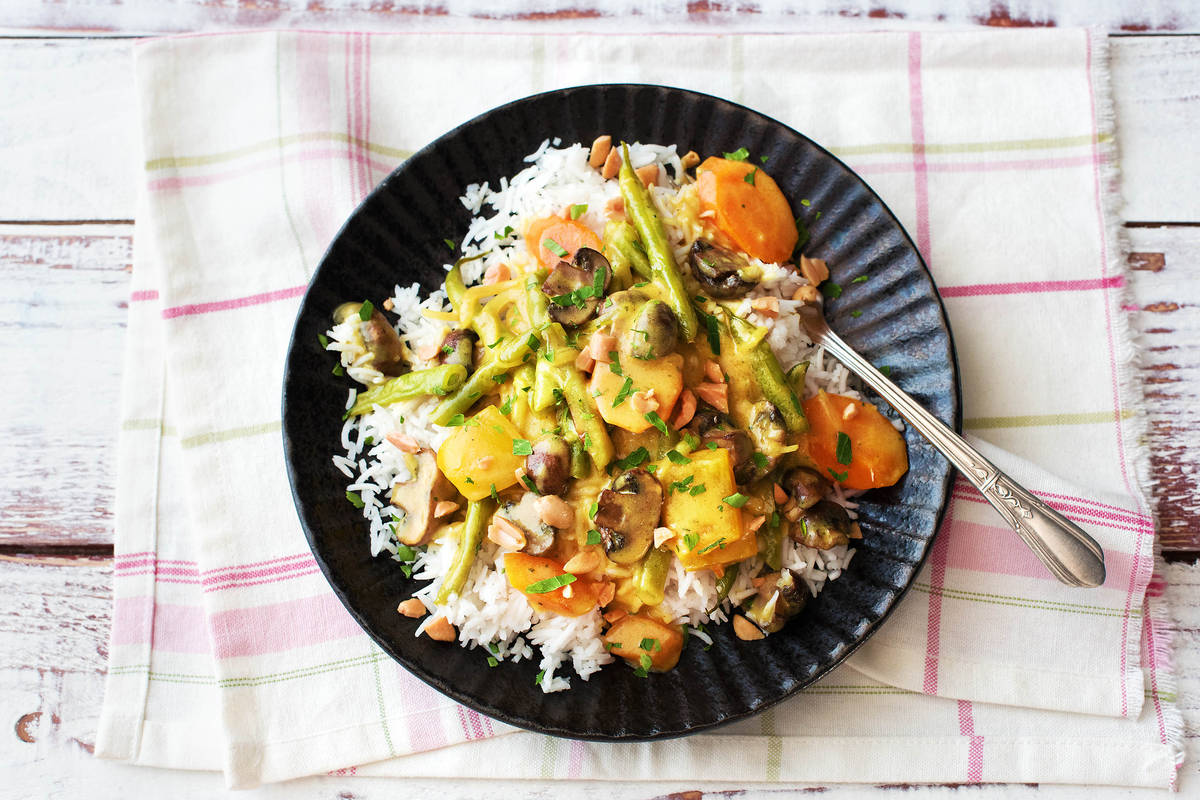 Thailändisches Massaman-Curry mit Ofen-Gemüse