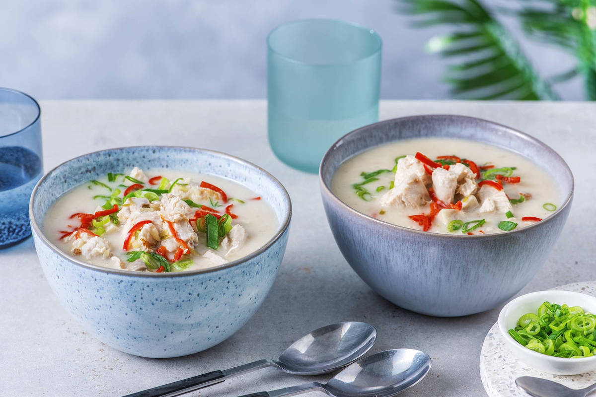 Tom Kha Gai! Thailändische Kokossuppe
