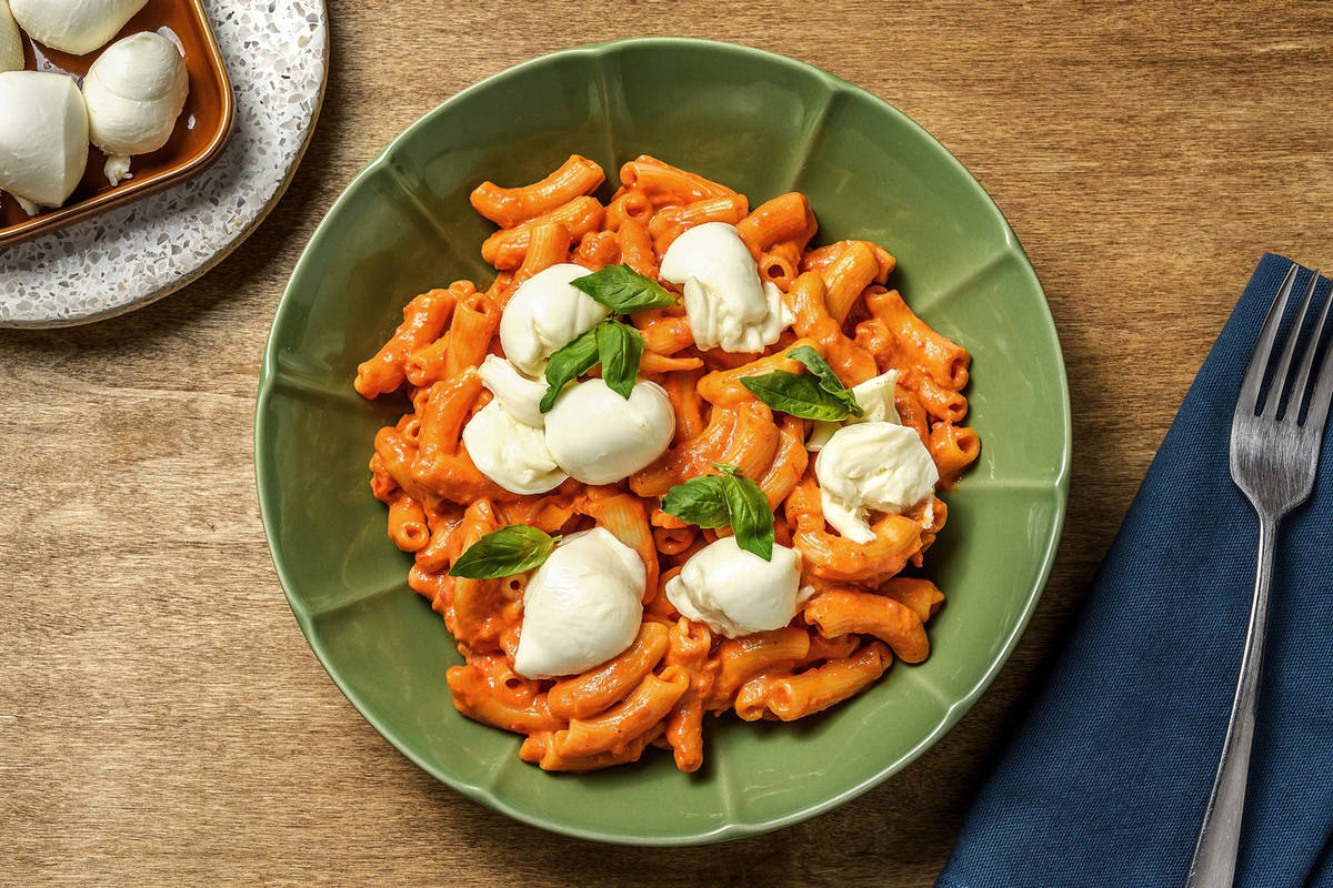 Torchietti in Tomaten-Peperoni-Sauce