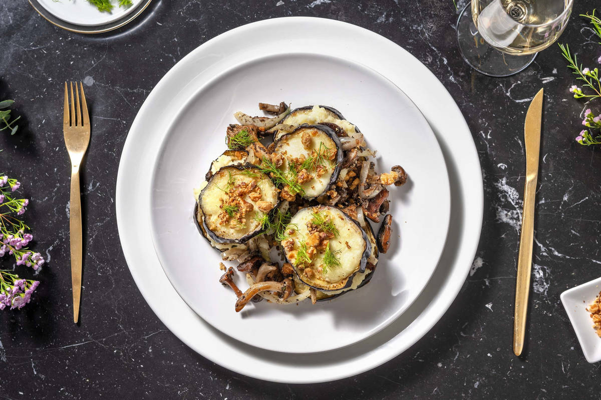 Tourelles d'aubergine rôtie assaisonnées d'huile à la truffe