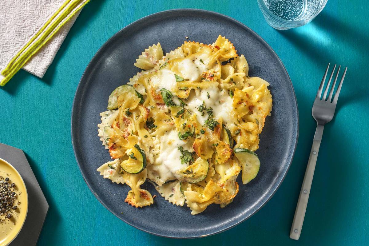 Überbackene Farfalle „Caprese“ mit Zucchetti