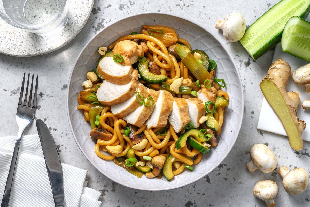 Udonnoedels met kip in zoete Aziatische saus