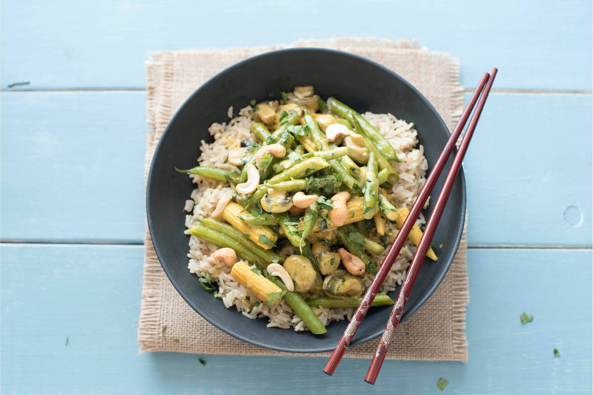 Vegetarian Curry with Toasted Cashews