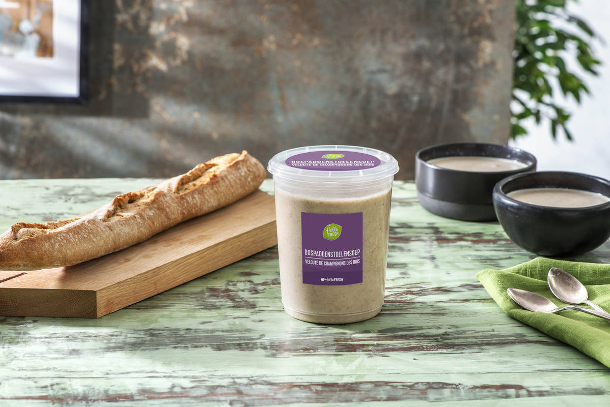Verse bospaddenstoelensoep met biologische demi-baguette