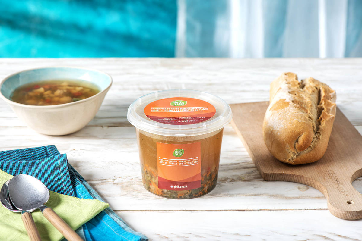 Soupe de légumes et boulettes de viande et demi-baguette BIO