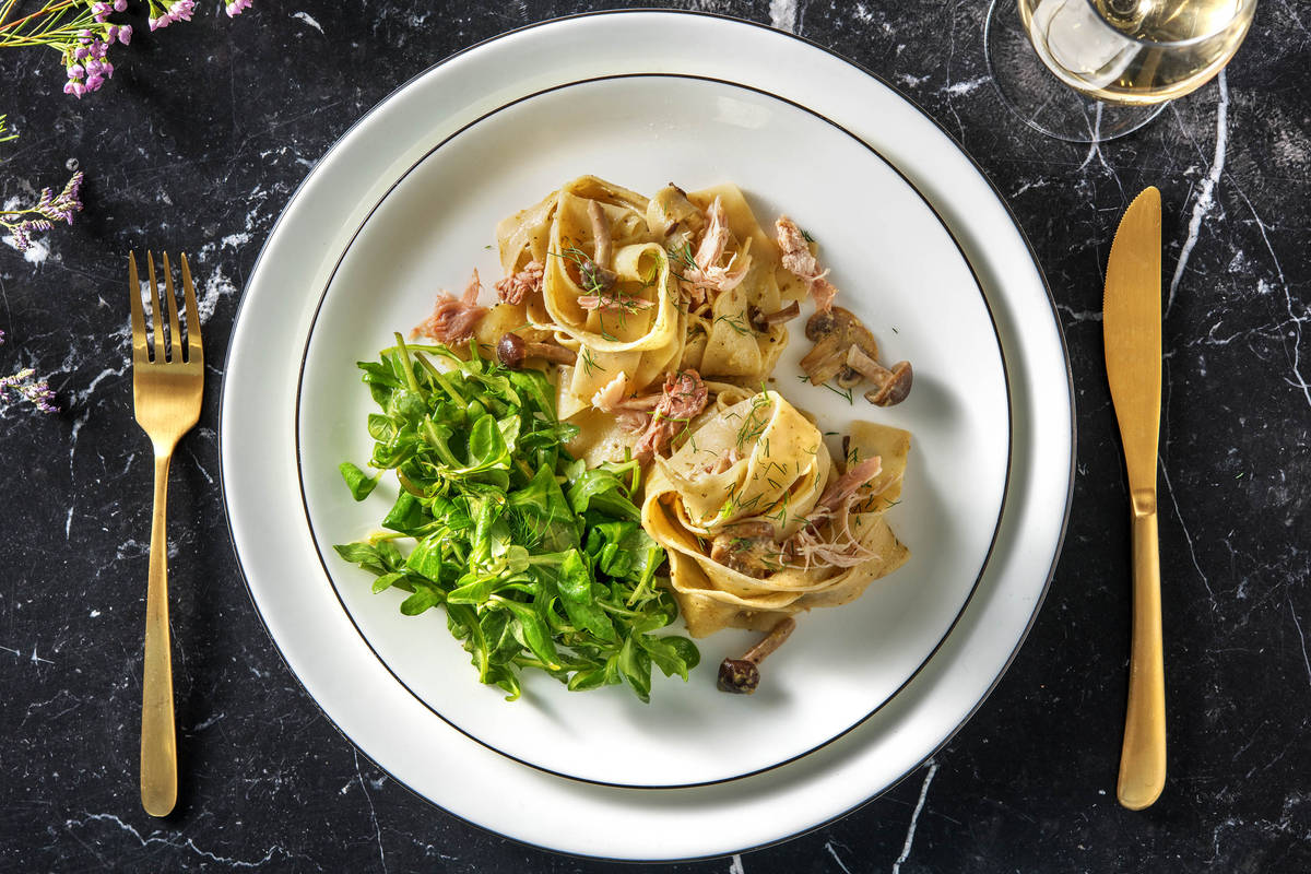 Verse pappardelle met gekonfijte kip
