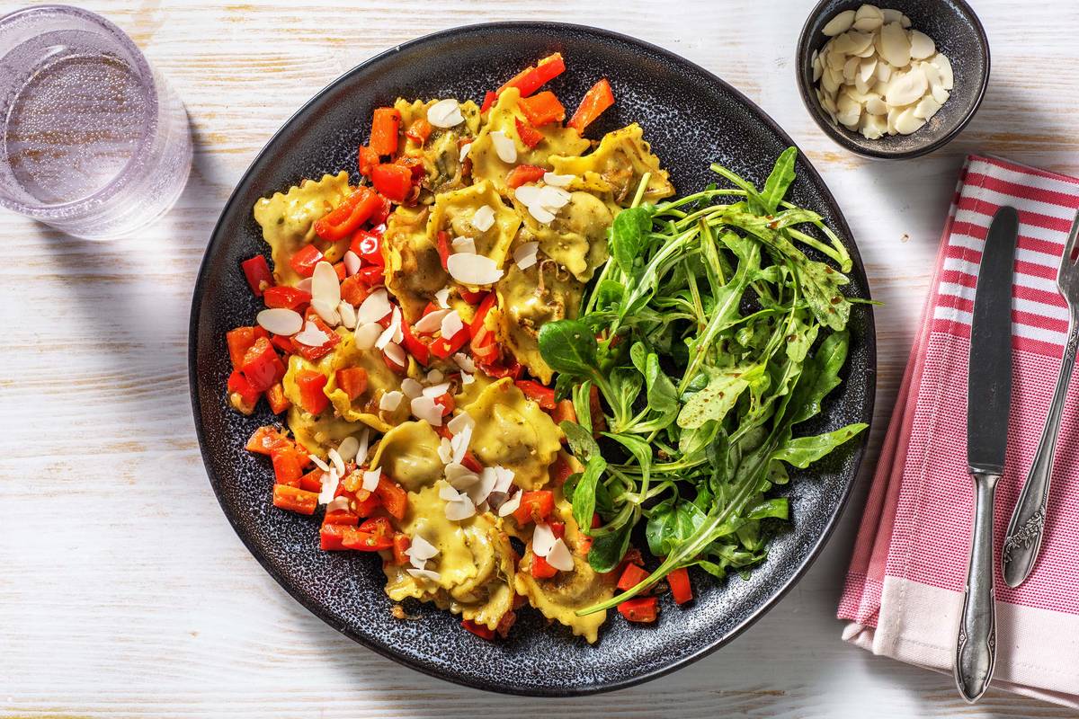 Verse ravioli met paprika en amandelen