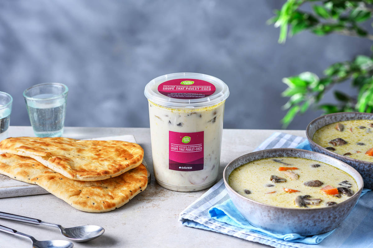 Verse Thaise kokossoep met kip en naanbrood