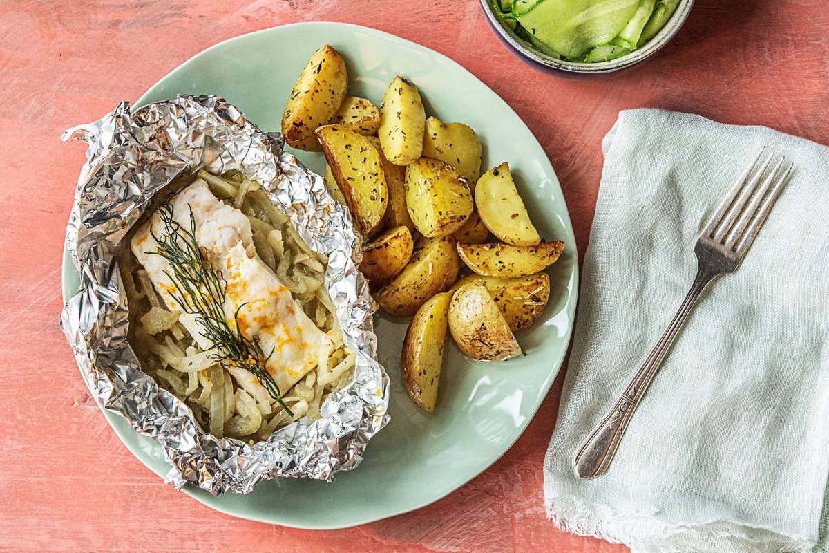 Vispakketje met venkel, gebakken aardappelen, frisse sinaasappeldressing en dille
