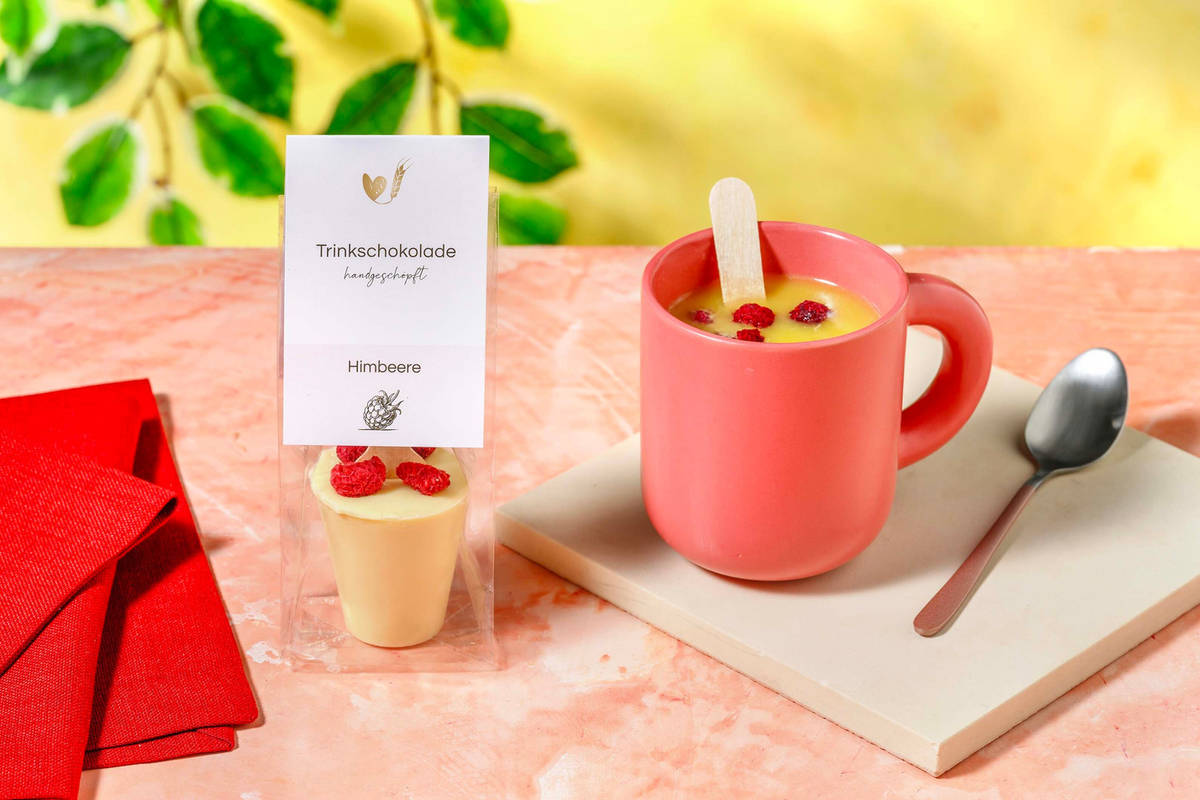 Weiße Trinkschokolade mit Himbeeren