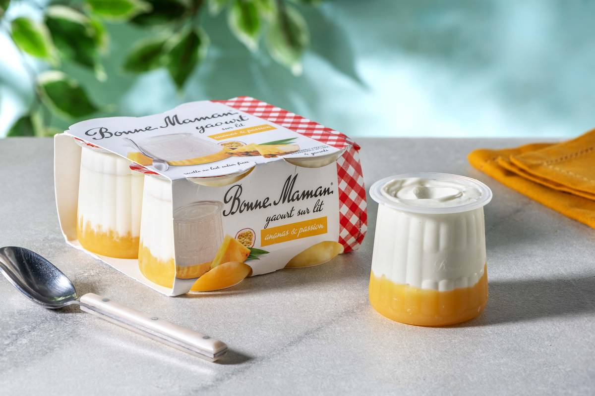 Yaourt sur lit d'ananas passion