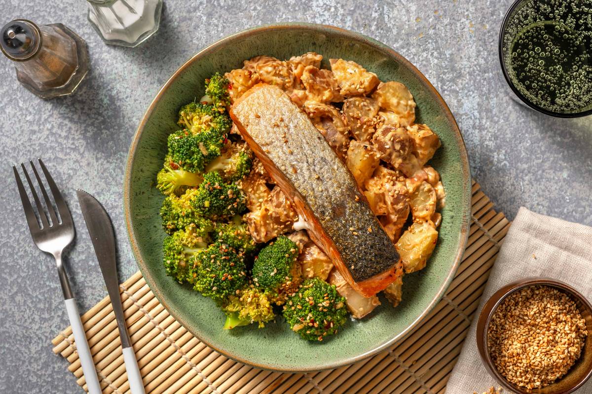 Zalmfilet met aardappelsalade in Oosterse stijl