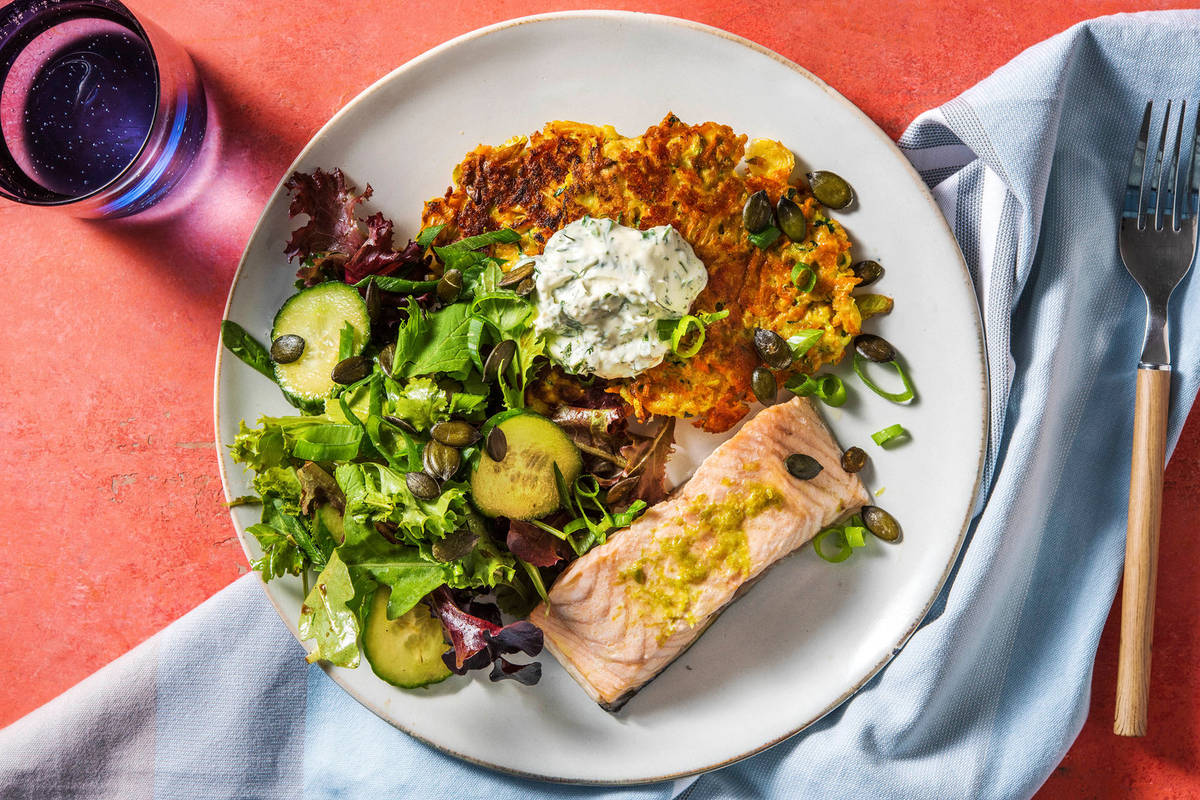 Zucchini-Käse-Puffer mit Extra Lachs