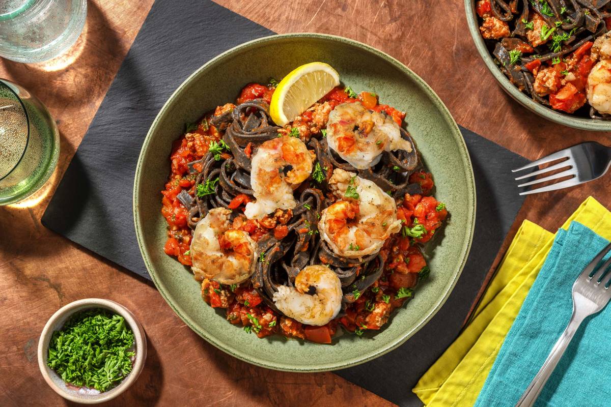 Zwarte tagliatelle met grote garnalen
