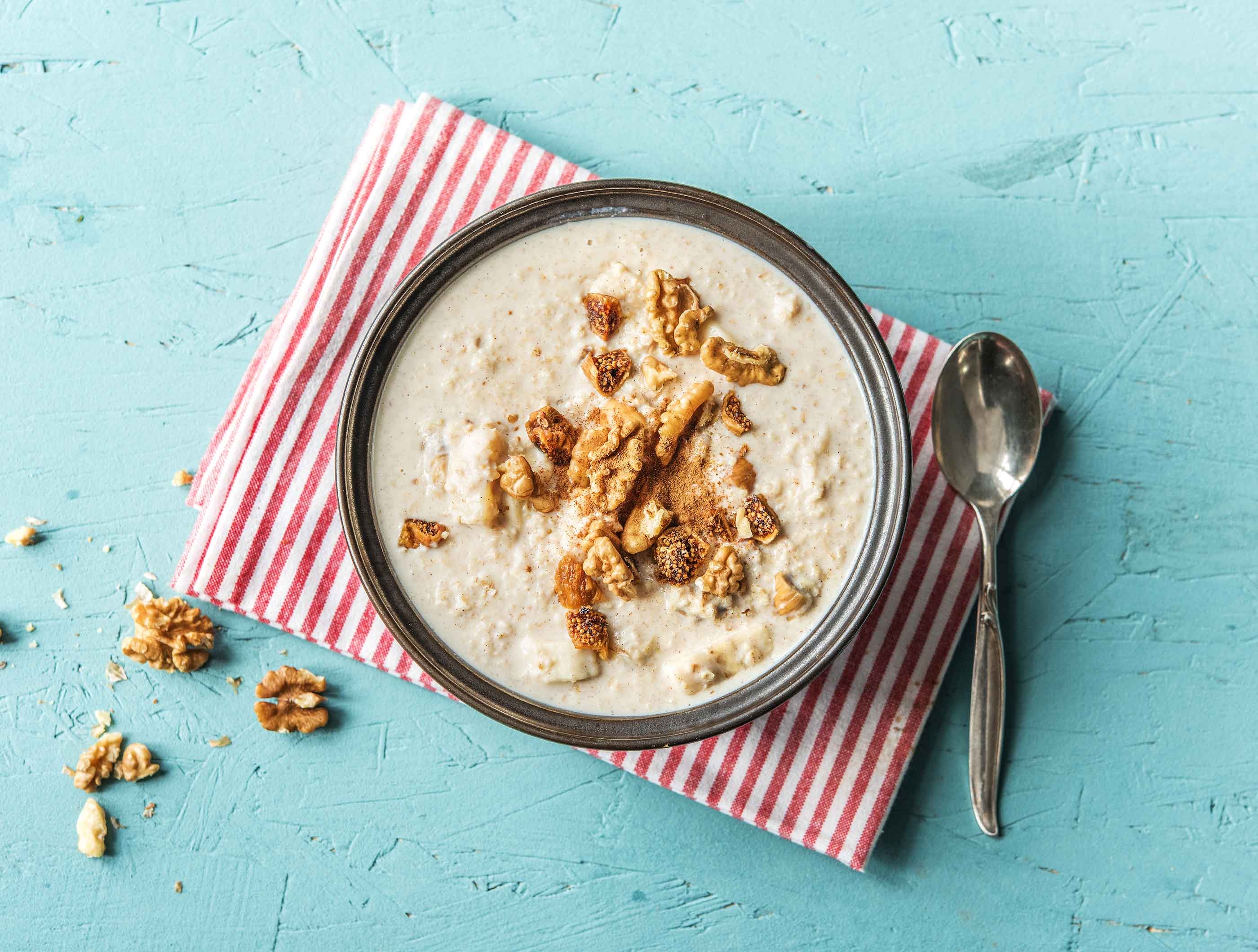 Havermout met banaan, vijgen en walnoten