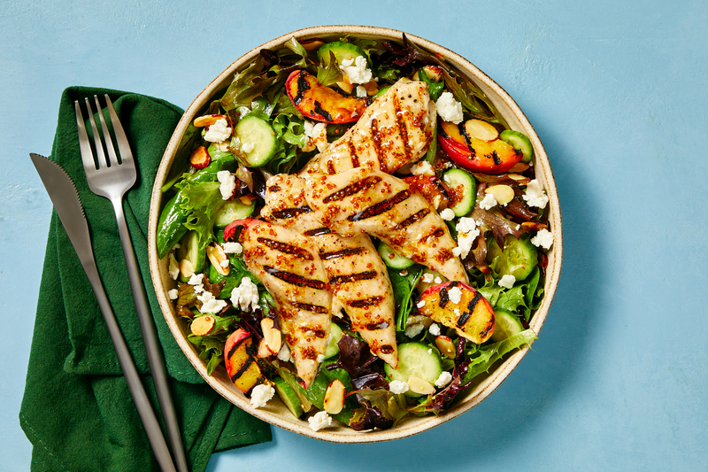 Poitrines de poulet  grillé au miel et à la moutarde et fruit à noyau