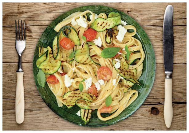 Zucchini-Fettuccini in Feta-Soße