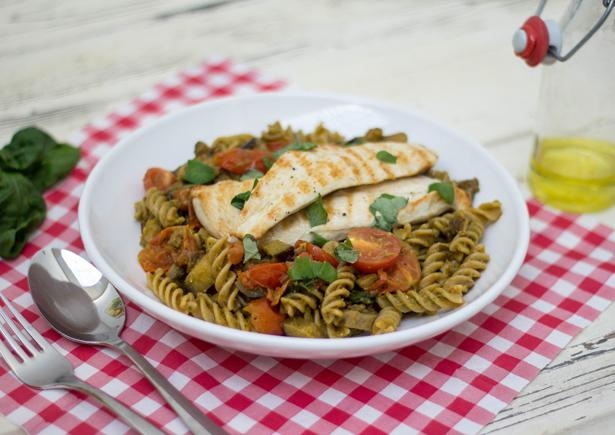 Fusilli integrale met gegrilde kipfilet