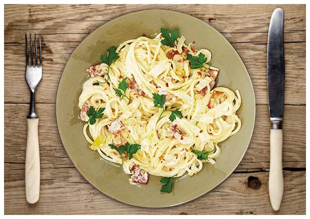 Herbe Chicorée-Bacon-Spaghetti in Schalotten-Sahnesoße