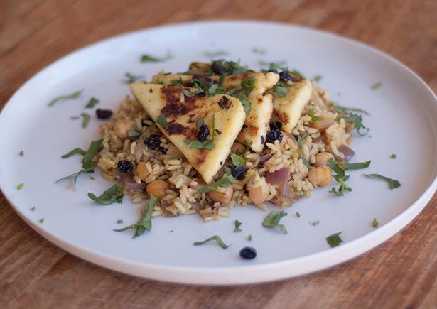 Chickpea Pilaf with Haloumi (v)
