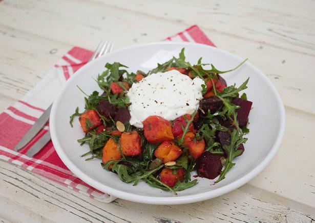 Salade van gegrilde bataat en rode biet