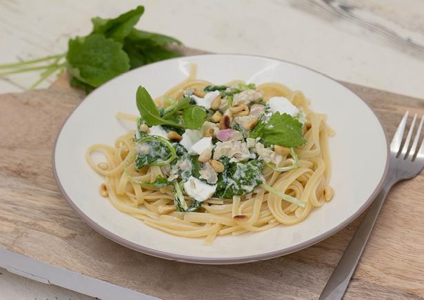 Linguine met raapstelen en geitenkaas