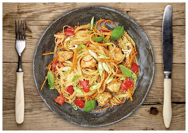 Pikante Putenbrust-Reisnudel-Pfanne