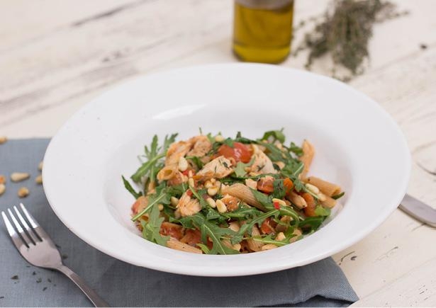 Penne met tonijn in een saus van cherrytomaten