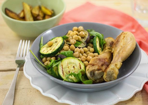 Drumsticks met gegrilde groentesalade